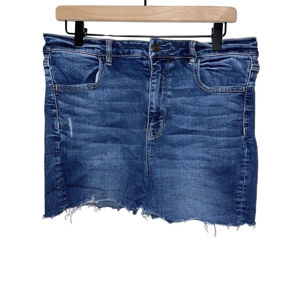 American Eagle Jean Shorts Distressed Denim Women Size 14 Blue